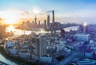 2015年开始涉入智慧运动应用领域；第一代防爆定位基站问世。